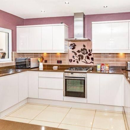 4 bedroom semi-detached house to rent - Photo 3