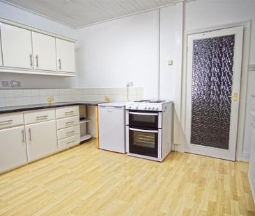 2 bedroom end of terrace house to rent - Photo 3