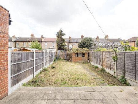 3 bedroom terraced house to rent - Photo 2