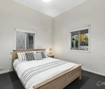 “Beautifully maintained family home with dual living” - Photo 6