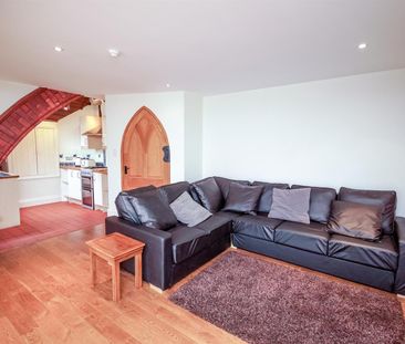 A 3 Bedroom Flat in Town Centre GL50 4EF - Photo 3