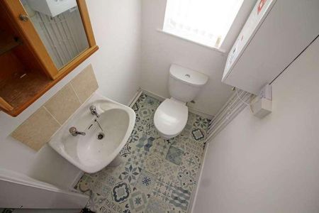 Bolton Road, BL8 - Photo 4