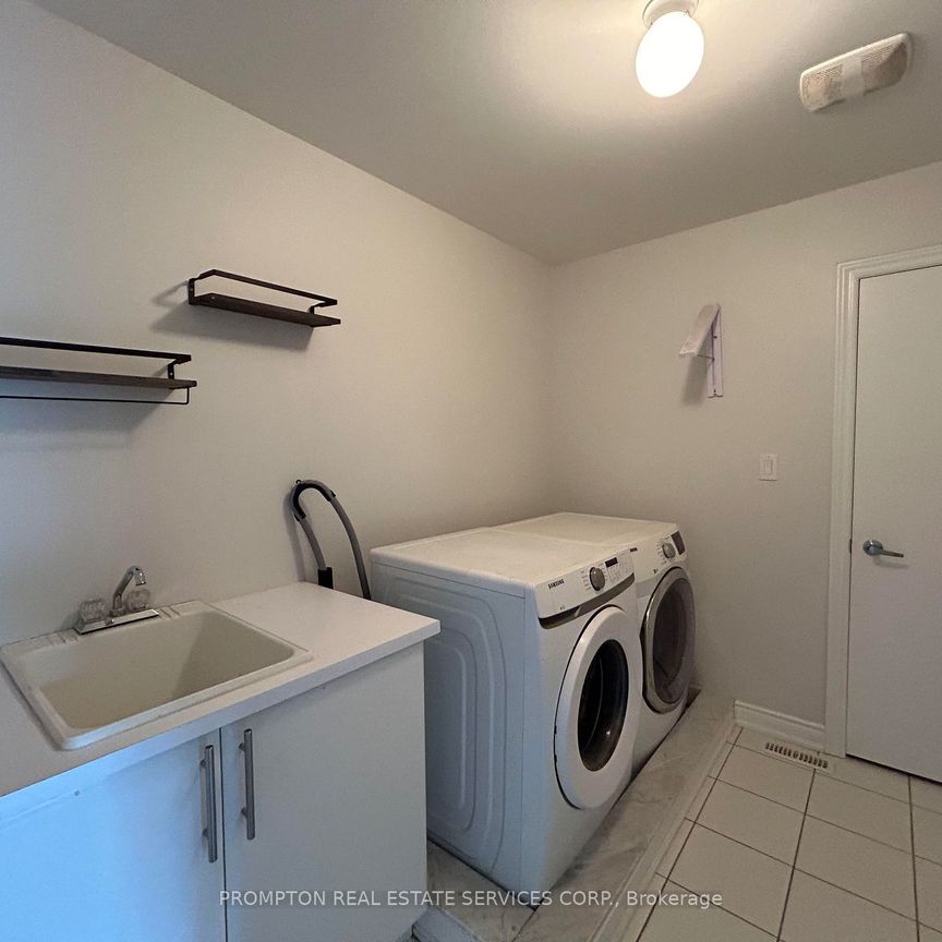 For Lease - 981 Goring Circle, Newmarket, Ontario - Photo 1