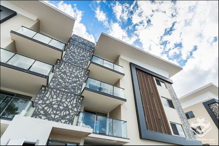 LEASED- Pool & Mountain view - 2 Bed 2 Bath 1 Carpark with balcony. In great condition - Photo 2