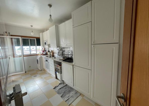 Apartamento T2 em empreendimento com piscina na Praia da Barra.