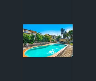 Ashmore Townhouse for Lease: 3BR, Pool, Outdoor Entertain, Secure P... - Photo 6