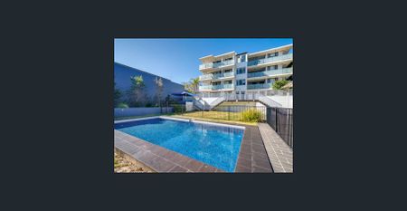 SUN DRENCHED RESIDENCE - Photo 5