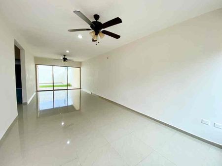 Casa en esquina, totalmente equipada con amplio patio y piscina. - Photo 2