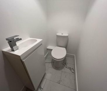 3 bedroom flat to rent - Photo 6