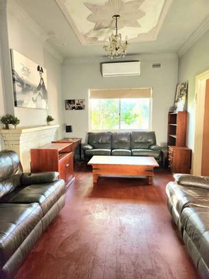 3BR Home in Caulfield South with Air-Conditioning & Private Backyard Oasis - Photo 1