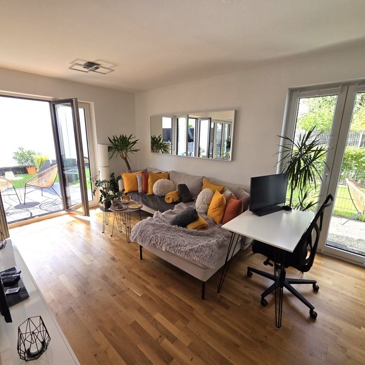 Moderne 2-Zimmer-Erdgeschosswohnung mit Garten in Ingolstadt-Süd! - Photo 1