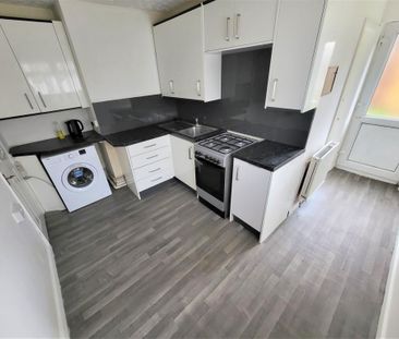 3 bedroom semi-detached house to rent - Photo 3