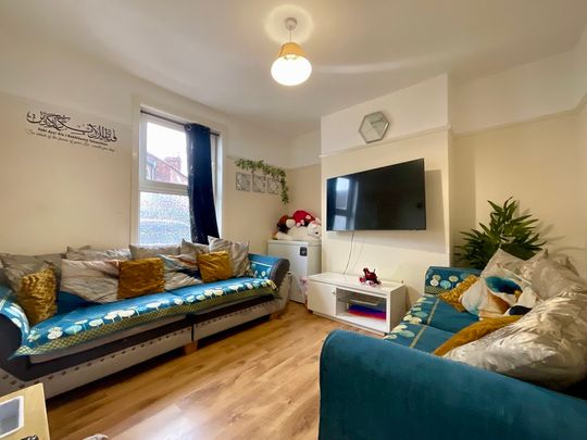 3 bedroom Mid Terraced House to let - Photo 1