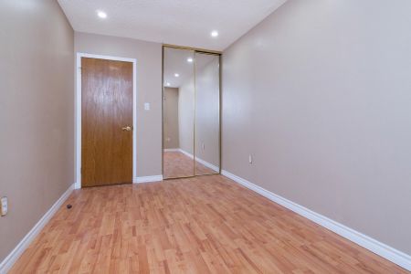 For Lease - 2035 Carleton Court, Burlington, Ontario - Photo 2