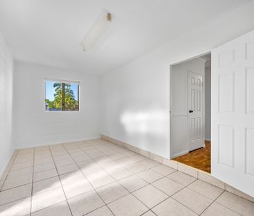 Freshly Painted Family Home - Photo 5