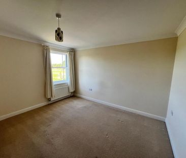 4 bedroom semi-detached house to rent - Photo 2