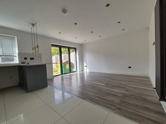 4 bedroom semi-detached house to rent - Photo 1