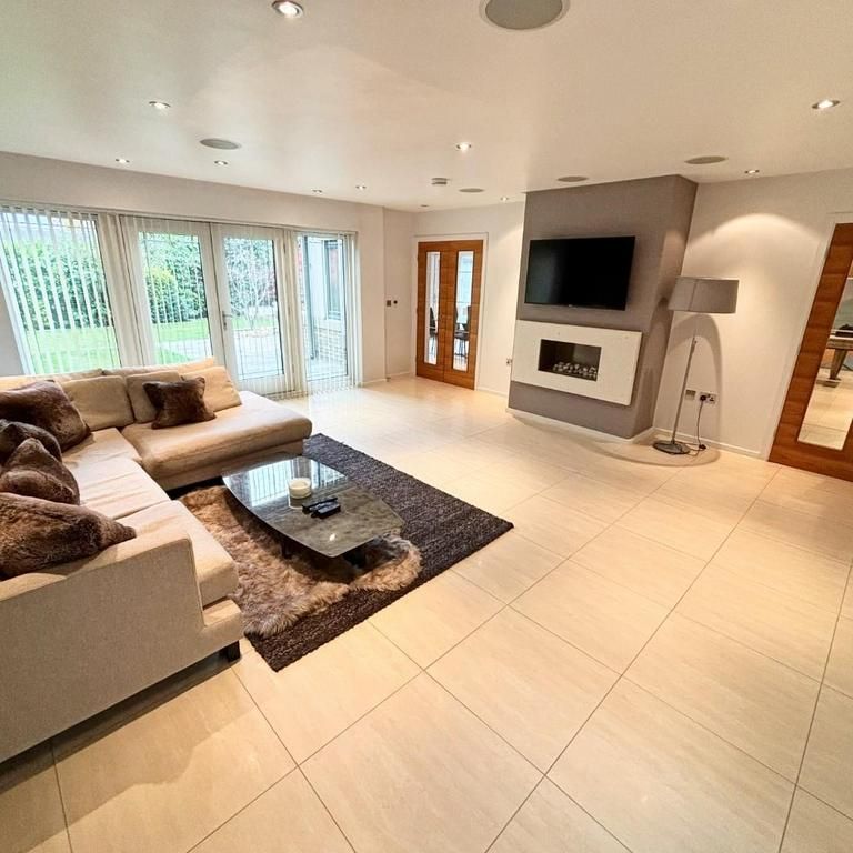 5 bedroom detached house to rent - Photo 1
