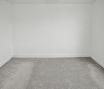 3 bedroom flat to rent - Photo 2