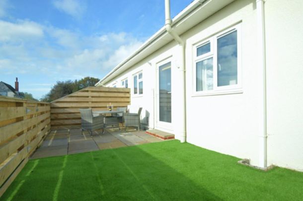 2 bedroom bungalow to rent - Photo 1
