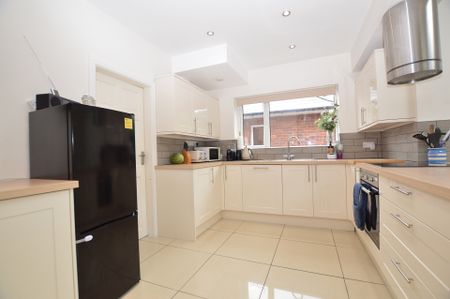 146 Thorpe House Rise, S8 - Photo 3