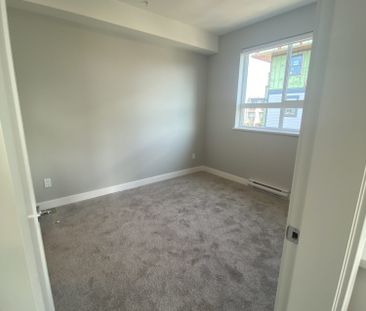 CENTRAL PARK VILLAGE-PARK SUITES 2BD / 2BA - Photo 4