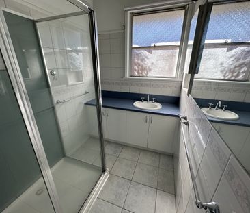 36 Sheehan Crescent, SHEPPARTON VIC 3630 - Photo 6