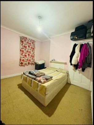 Room in a Shared House, Quebec Road, IG1 - Photo 1