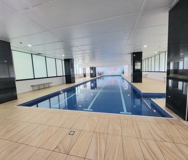 Stylish and furnished 2 Bedroom Apartment plus study/home office - Photo 3