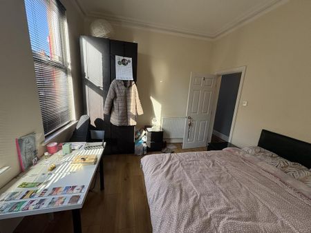 2 bedroom end of terrace house to rent - Photo 4
