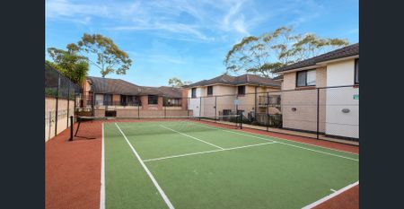 Freshly updated 3-Bedder with Gas Kitchen & Double Lock-Up Garage - Photo 3