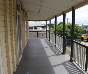 High-Set Home Close To Town - Photo 4