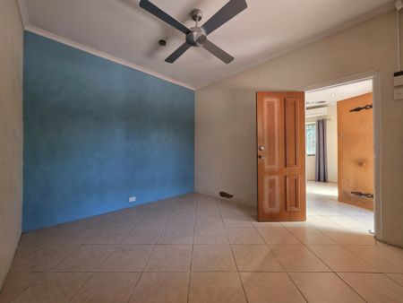 2 bedroom Cottage with external Retreat and Undercover Parking - Photo 2