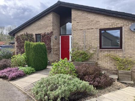 Stylish, comfortable en-suite room in Wetherby - Photo 2