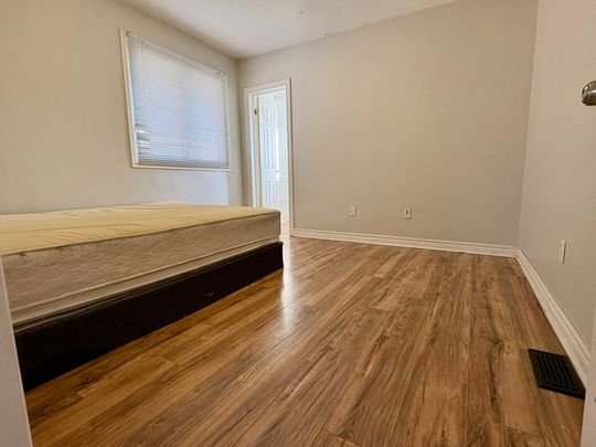 For Lease - 678 OXFORD Street, London East, Ontario - Photo 1