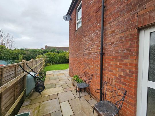 3 bedroom end of terrace house to rent - Photo 1