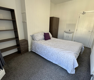 1 bedroom in a house share to rent - Photo 4