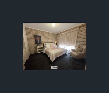 Neat 2 Bedroom Unit - Photo 4