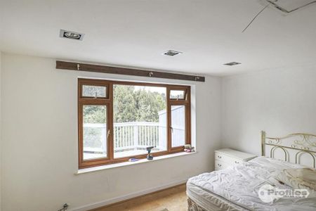 4 bedroom detached house to rent - Photo 4