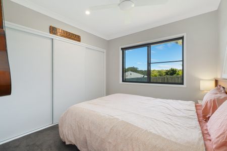 Beautiful Family Home Living - Photo 4