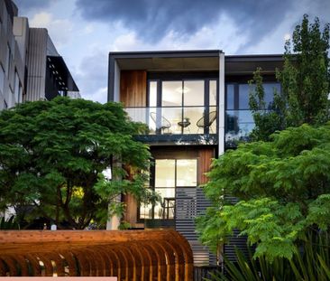 1/110 Keppel Street, Carlton VIC 3053 - Photo 3