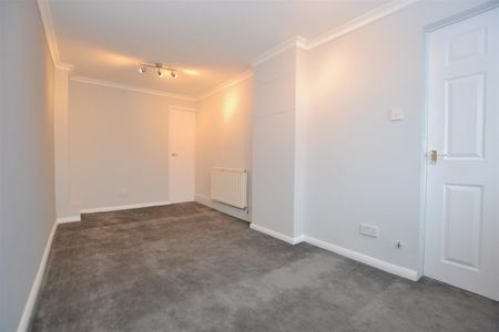 3 bedroom Bungalow To Let - Photo 5