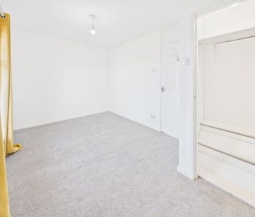 Glastonbury Road, Tyldesley, M29 - Photo 1