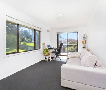 'Sea' Easts Beach - 4 bedroom home & more - Photo 4