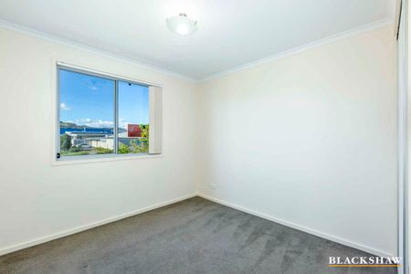 Three bedroom townhouse in perfect location - Photo 2