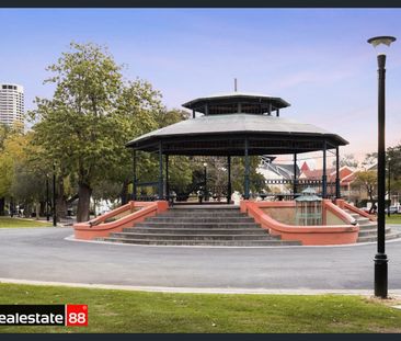 PICTURESQUE GARDEN VIEWS! - Photo 2