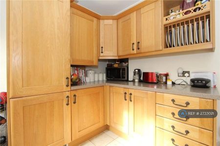 2 bedroom maisonette to rent - Photo 5