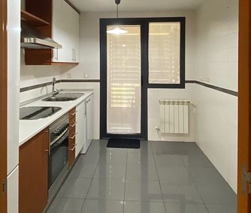 Piso de alquiler en De Los Quiñones, Ensanche - Photo 1