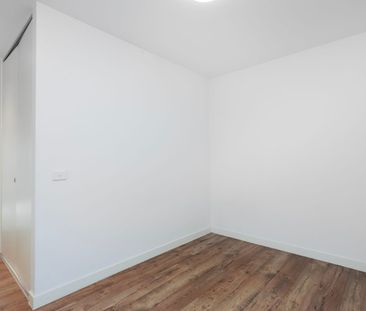 SPACIOUS & MODERN! - Photo 4