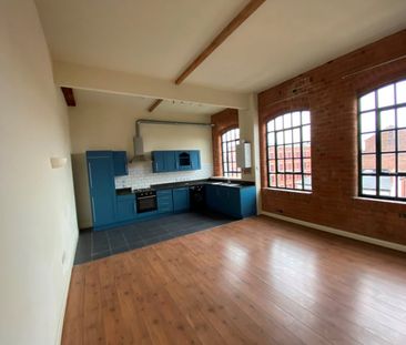 2 Bed Flat, Raleigh Square, NG7 - Photo 2